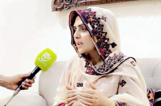 سچ ٹی وی کو انٹرویو دیتے ہوئے