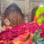 Shaista Baloch visited the shrine of Hazrat Lal Shahbaz Qalandar